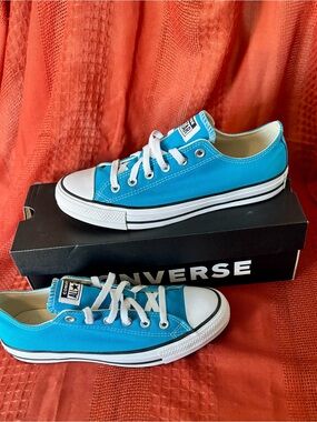 • Converse Chuck Taylor All Star Low Top Out of the Blue Sneakers 9.5